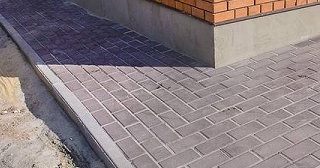 Укладка плитки на отмостку: Цена от 809 руб. в Старом Осколе от ТротуарнаяПлитка