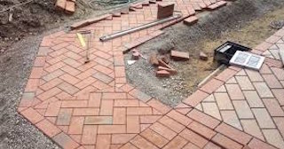 Укладка тротуарной плитки в Старом Осколе в октябре