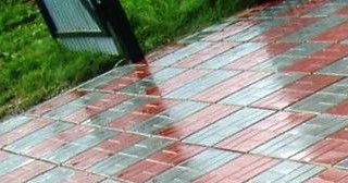 Профессиональная укладка цементной тротуарной плитки в Старом Осколе в октябре