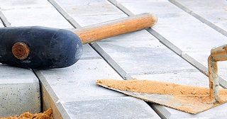 Профессиональная укладка тротуарной брусчатки в Старом Осколе в октябре
