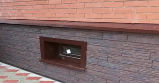 Облицовка цоколя панелями под камень в Старом Осколе в октябре