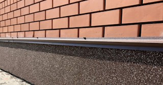 Облицовка цоколя керамогранитом в Старом Осколе в октябре