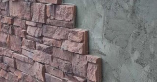 Качественная отделка цоколя фундамента снаружи в Старом Осколе в октябре